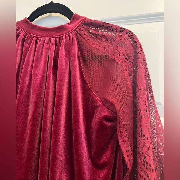 FREE PEOPLE Red/Raspberry Lace Balloon Sleeve Velvet Top Size XS EUC - Picture 2 of 6